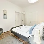 Apartment Dora Holiday House *