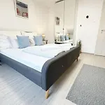 Apartment Dora Holiday House *