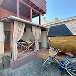 Dora Holiday House *