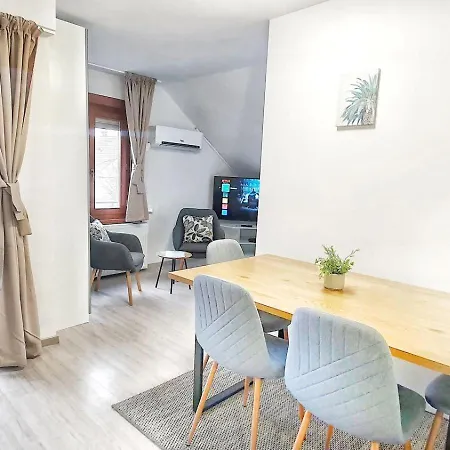Apartment Dora Holiday House