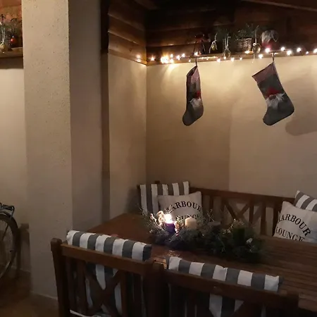 Dora Holiday House *