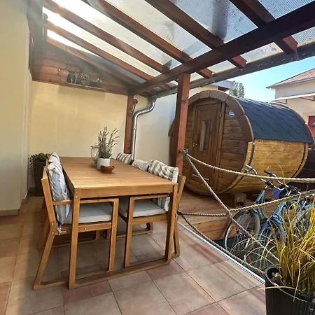 Dora Holiday House Apartment