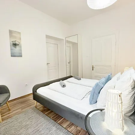 Apartment Dora Holiday House *