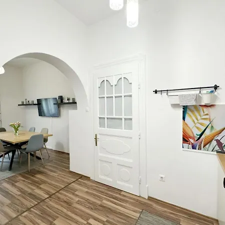 Dora House & -sauna & Relax By The Appartement Keszthely