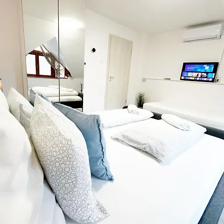Dora House & Appartement
