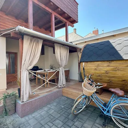 Dora Holiday House *