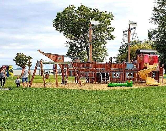 Dora Holiday House Апартаменты Кестхей