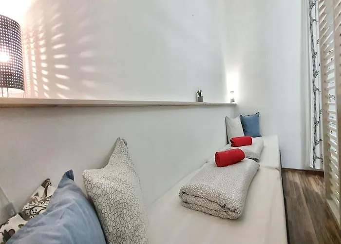Dora House&apartments *
