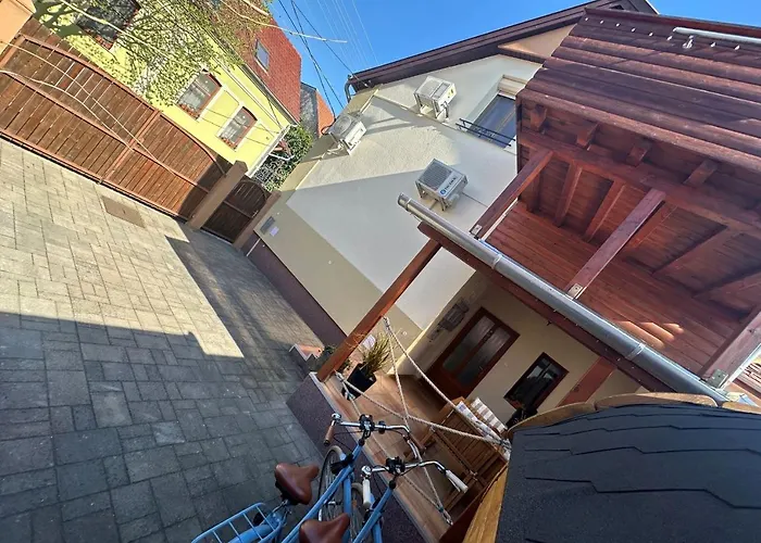 Dora Holiday House * Кестхей