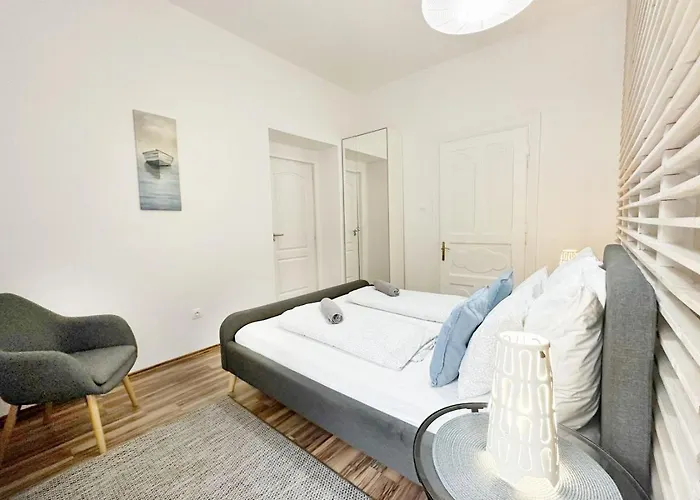 Апартаменты Dora Holiday House *