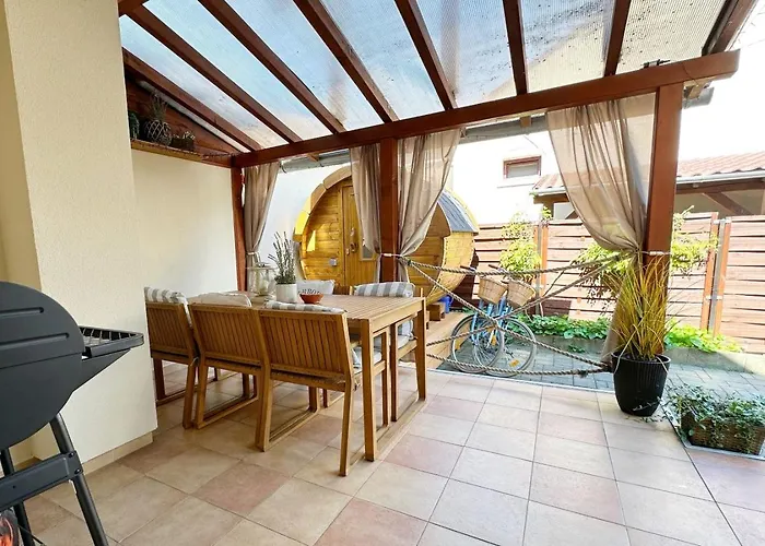 Dora Holiday House Апартаменты Кестхей