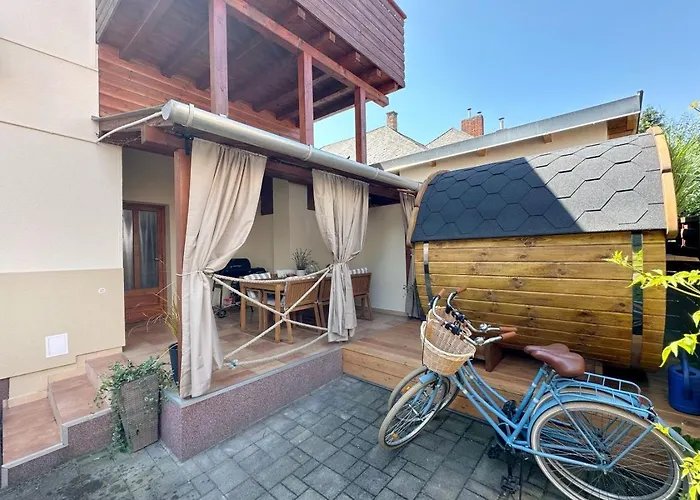 Dora Holiday House *